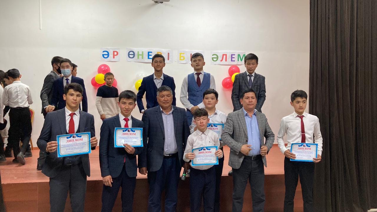 Ө.Жәнібеков атындағы №4 жалпы орта лицей-интернатында 8,9,10 сыныптар арасында «Әр өнері- бір әлем!» тақырыбында көңілді тапқырлар сайысы өткізілді.